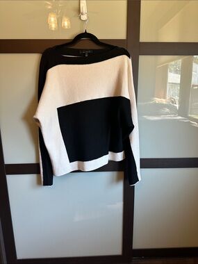 Women's White House Black Market  Black & White Colorblock Boatneck Sweater XL
